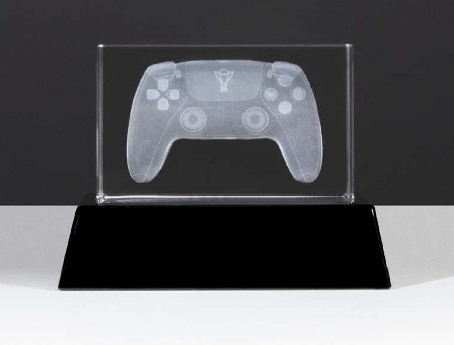 Bild von E-Sports-Controller Gaming in 3D-Glas auf Sockel